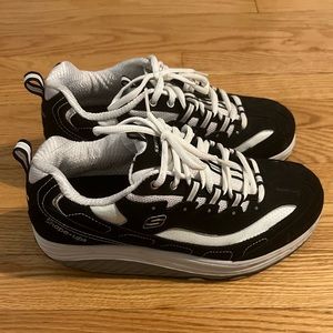 SKECHERS shape ups size 7.5